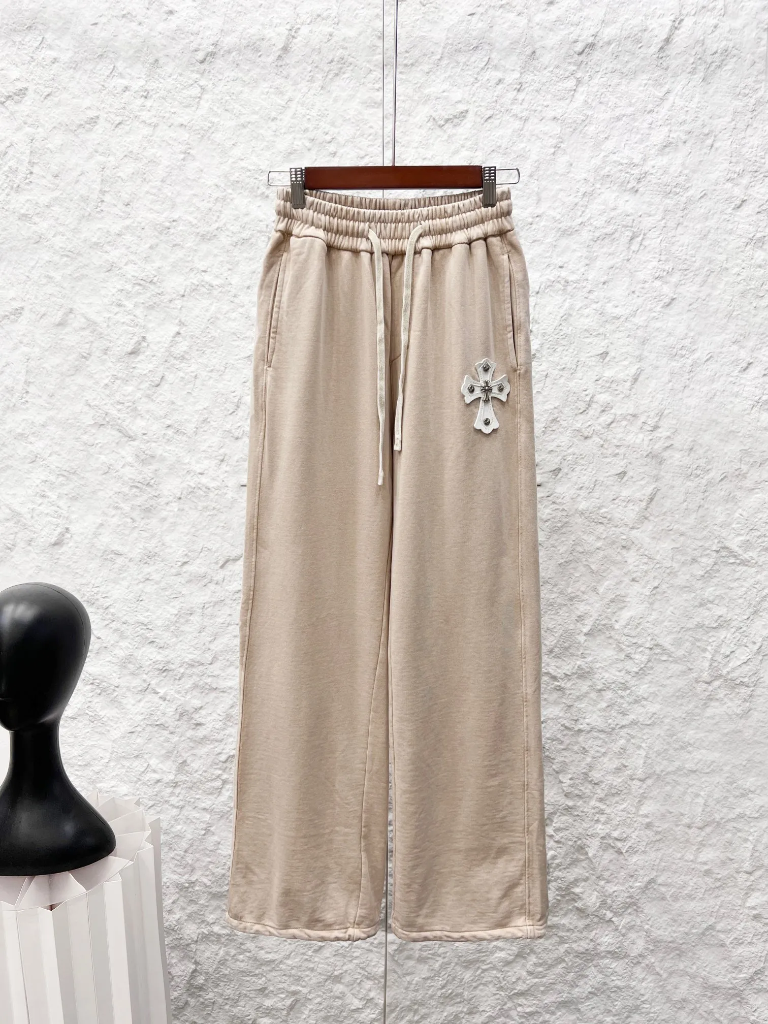 Chrome Hearts（ In Stock） ， ， ， Retro ， ， Classic 。Cemetery Cross + ：Top-Grain Cowhide （Genuine Leather ） ： ： （4 ） ： 。 Genuine Leather ；Black Khaki Sizes；S-2XL （ ） （ ）